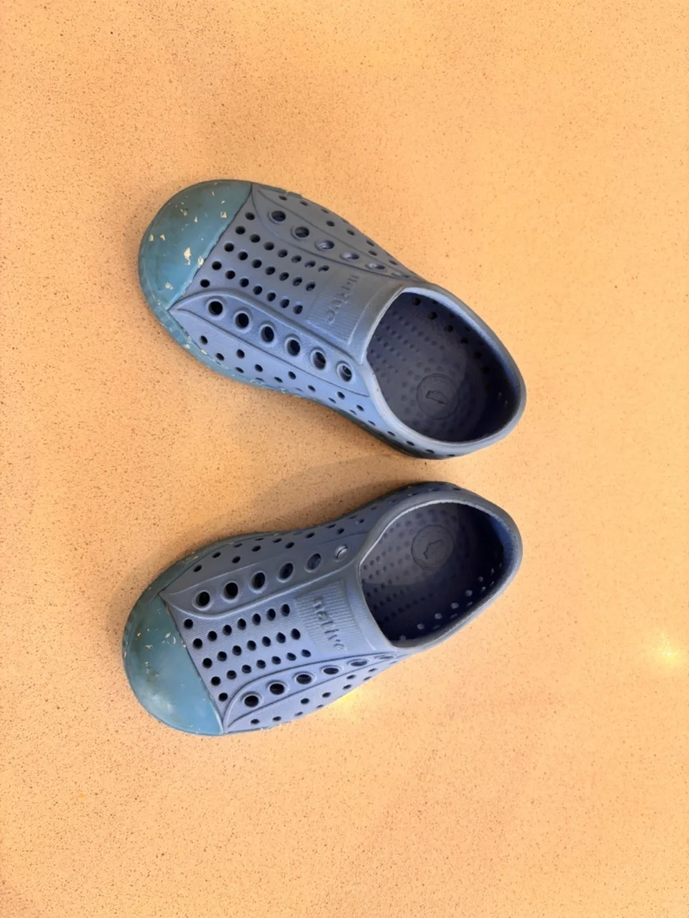 Native Toddler Water shoes T5 blue - great condition